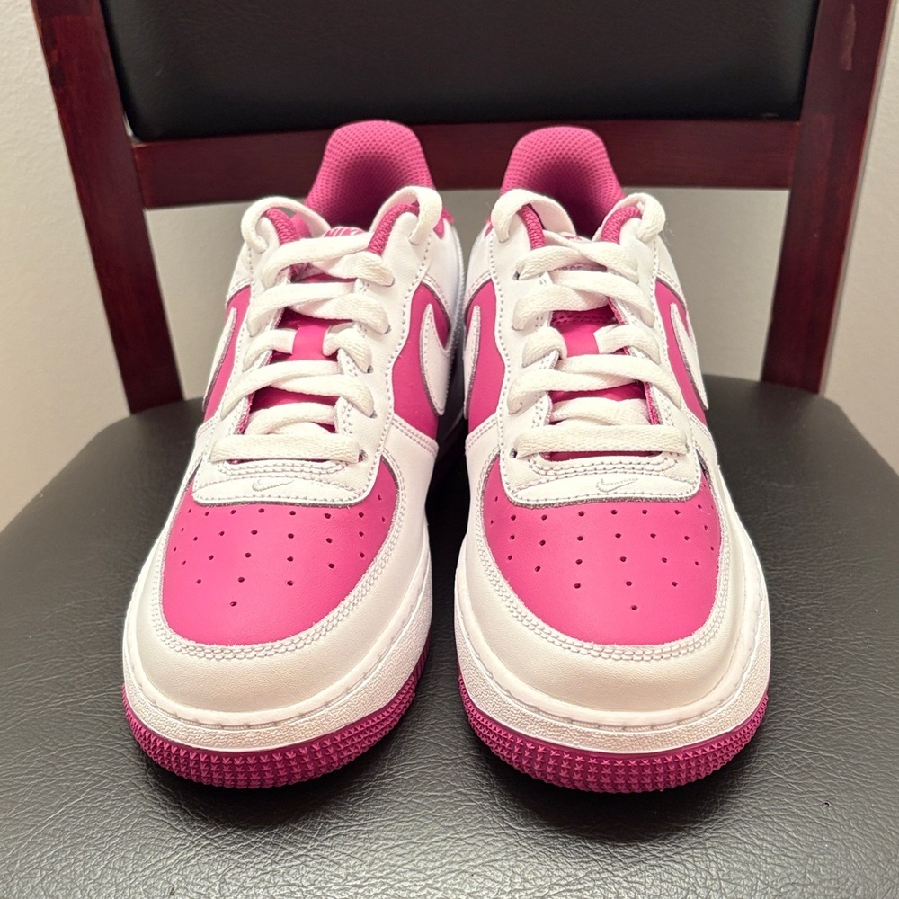 New in Box Nike Air Force 1 BG White and Fuchsia Size 7.5 W or 6 Boys - Picture 3 of 6